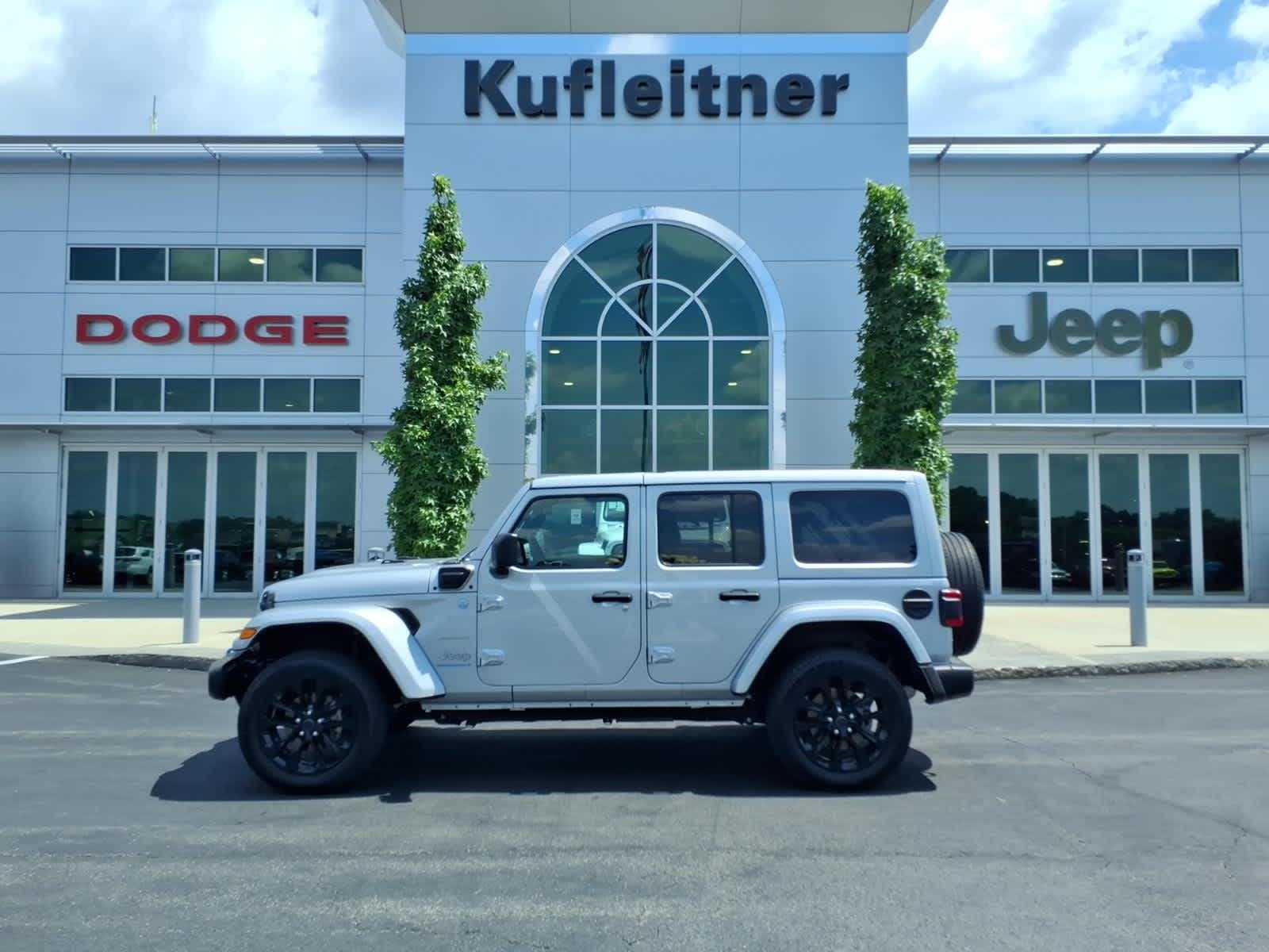2024 Jeep Wrangler 4xe Sahara — photo 1 of 30