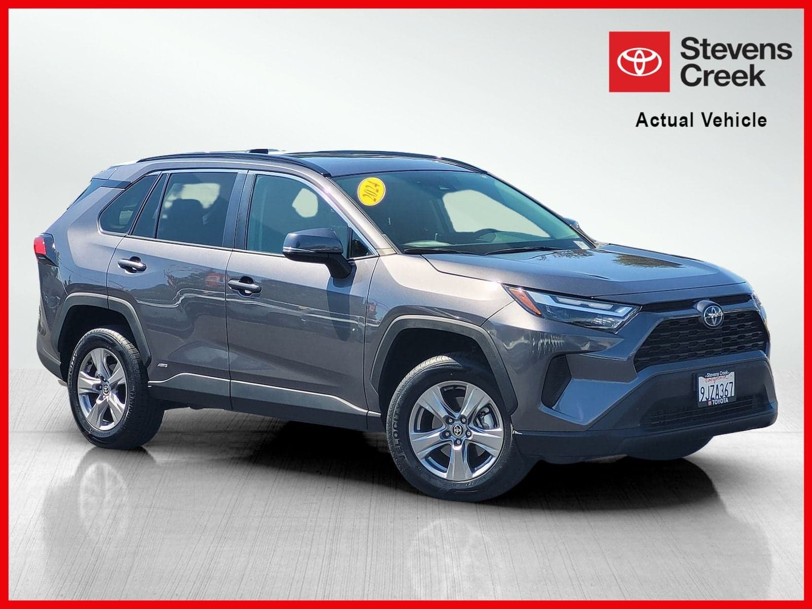 2024 Toyota RAV4 Hybrid XLE — photo 1 of 40