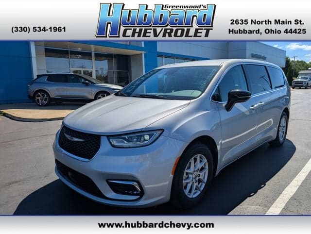 2024 Chrysler Pacifica Touring L — photo 1 of 32