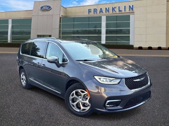 2022 Chrysler Pacifica Limited — photo 1 of 12