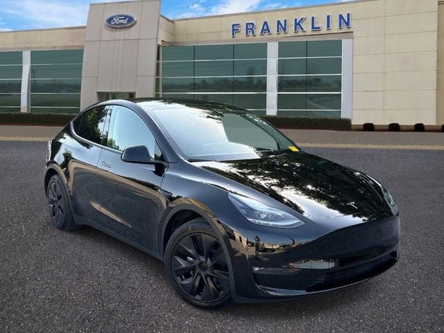 2024 Tesla Model Y Long Range — photo 1 of 12