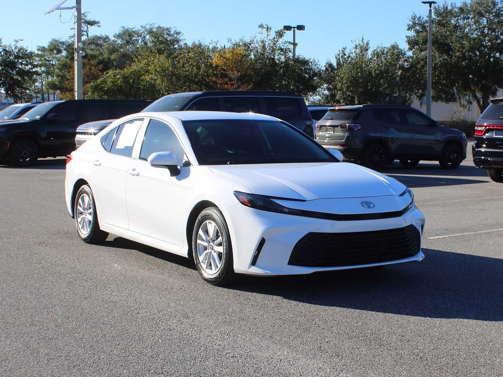 2025 Toyota Camry LE — photo 1 of 5