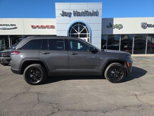 2026 Jeep Grand Cherokee GRAND CHEROKEE LAREDO ALTITUDE 4X4 — photo 1 of 13
