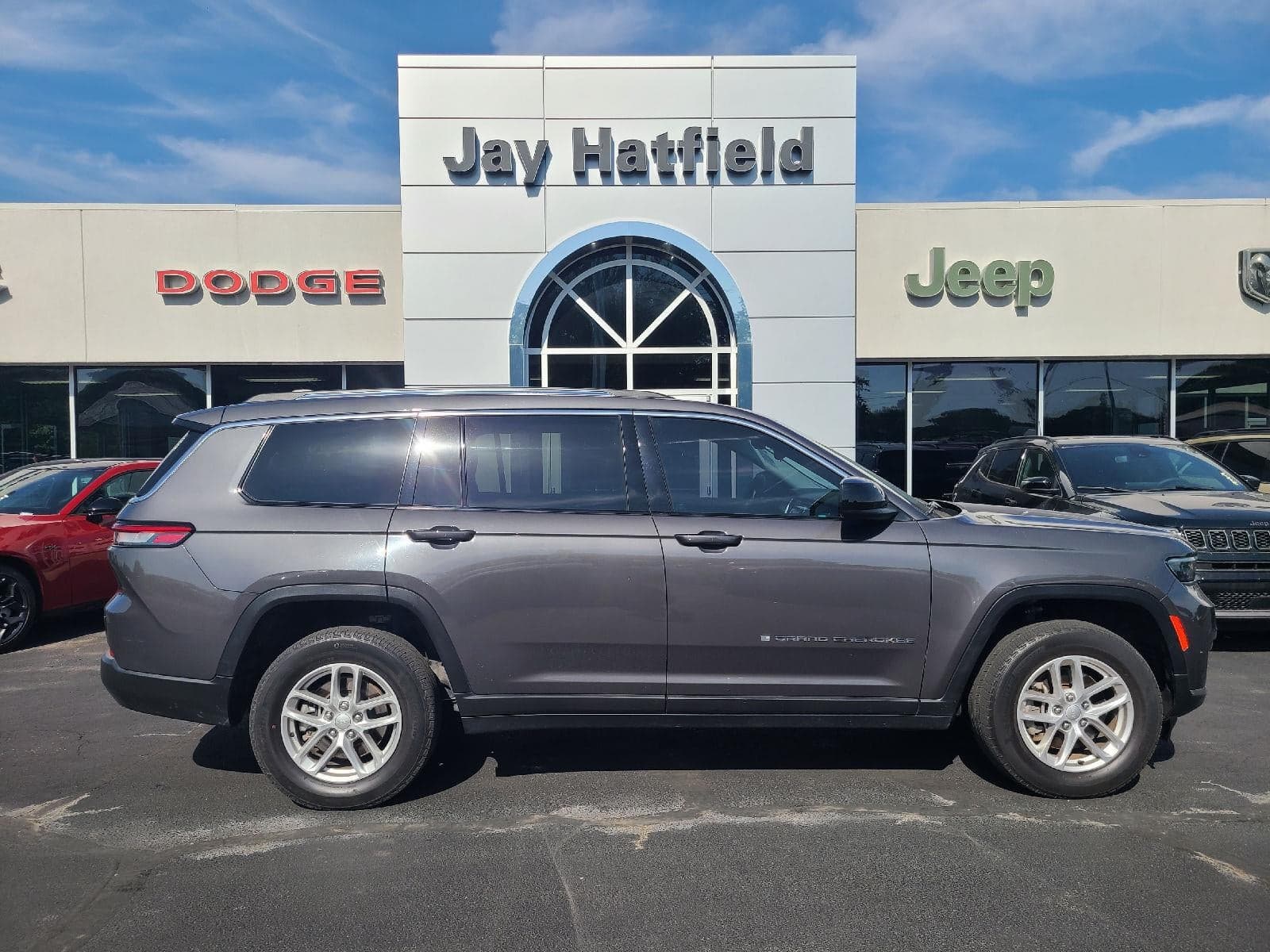2023 Jeep Grand Cherokee L Laredo — photo 1 of 20