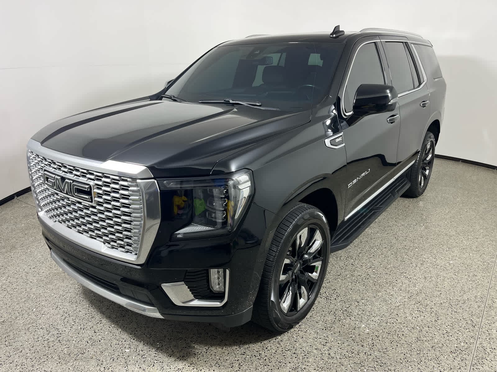 2021 GMC Yukon Denali — photo 1 of 5