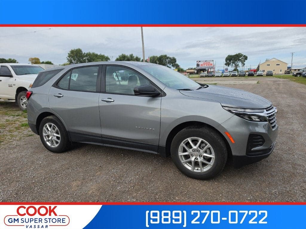 2024 Chevrolet Equinox LS — photo 1 of 6