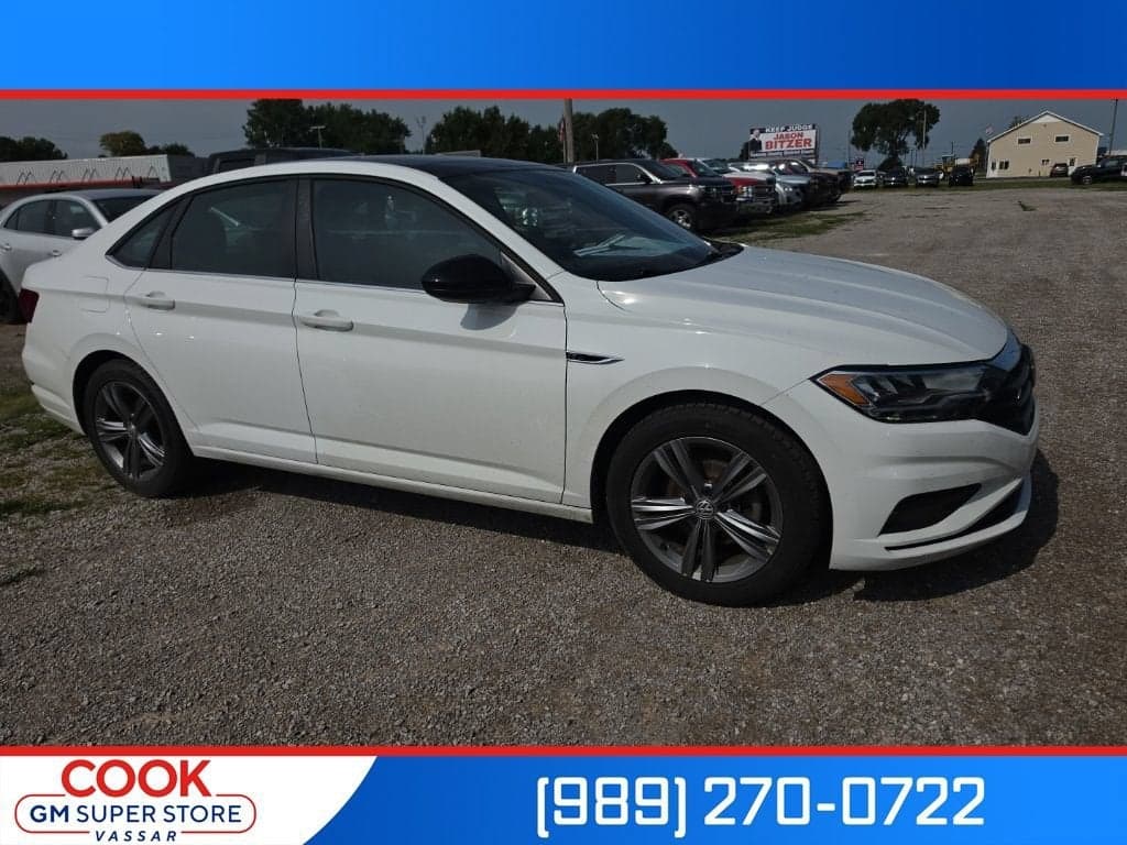 2020 Volkswagen Jetta R-Line — photo 1 of 8