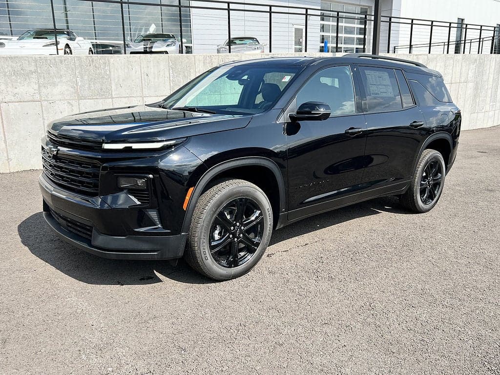 2027 Chevrolet Traverse LT — photo 1 of 24