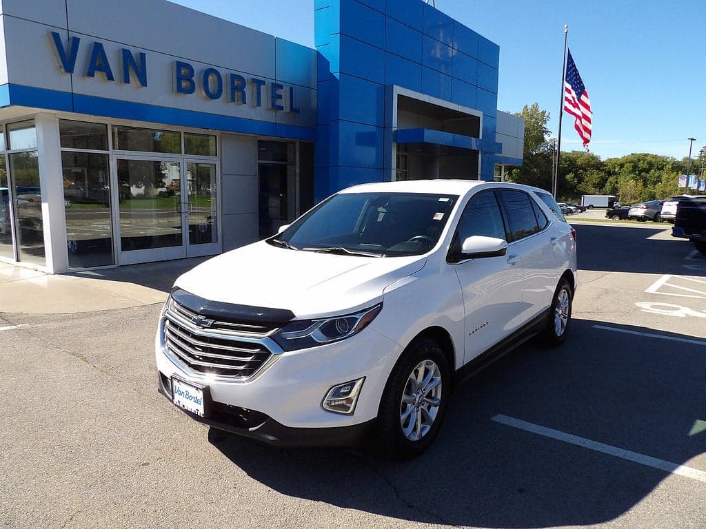 2018 Chevrolet Equinox LT — photo 1 of 40