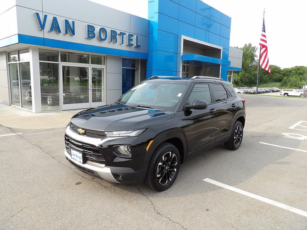 2023 Chevrolet Trailblazer LT — photo 1 of 41