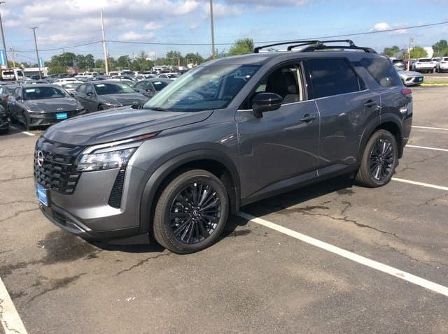 2026 Nissan Pathfinder SL — photo 1 of 11