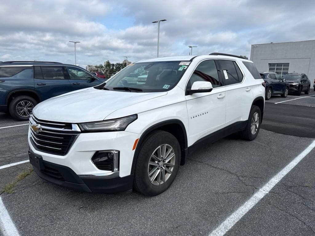 2023 Chevrolet Traverse LT Cloth — photo 1 of 19
