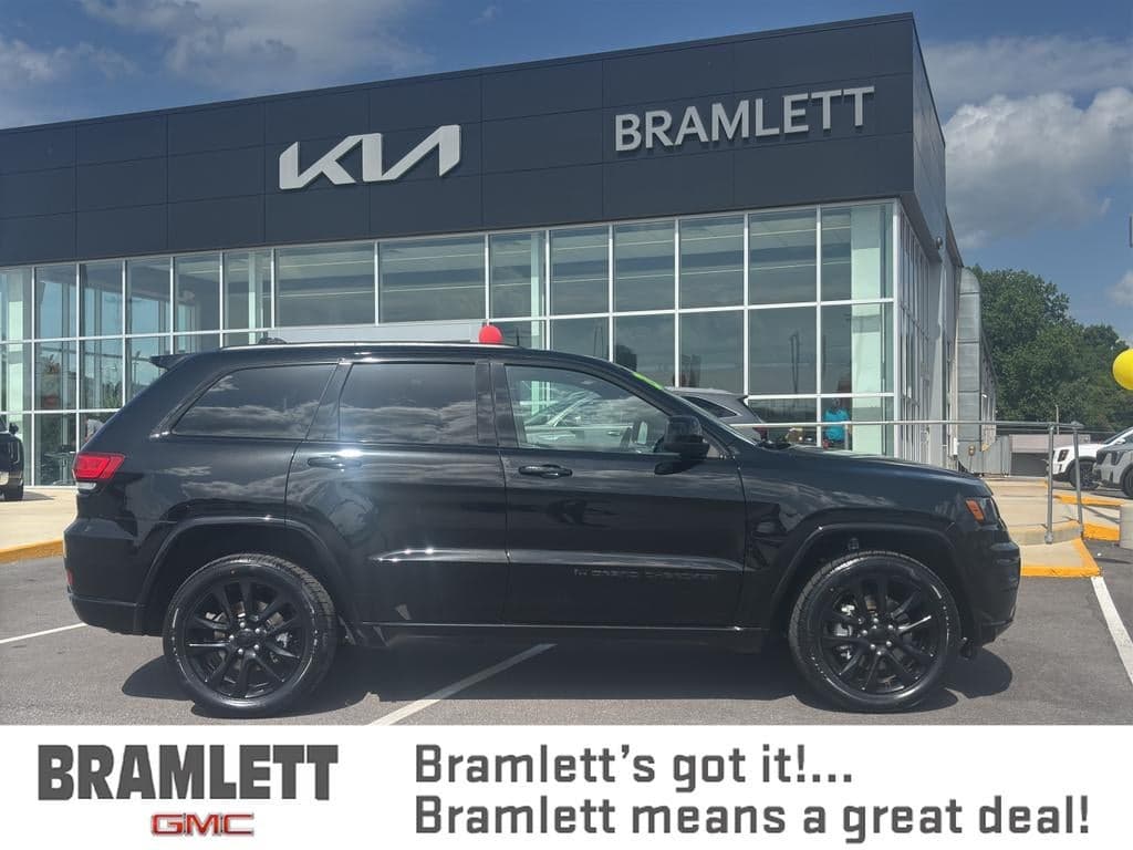 2022 Jeep Grand Cherokee WK Laredo X — photo 1 of 14