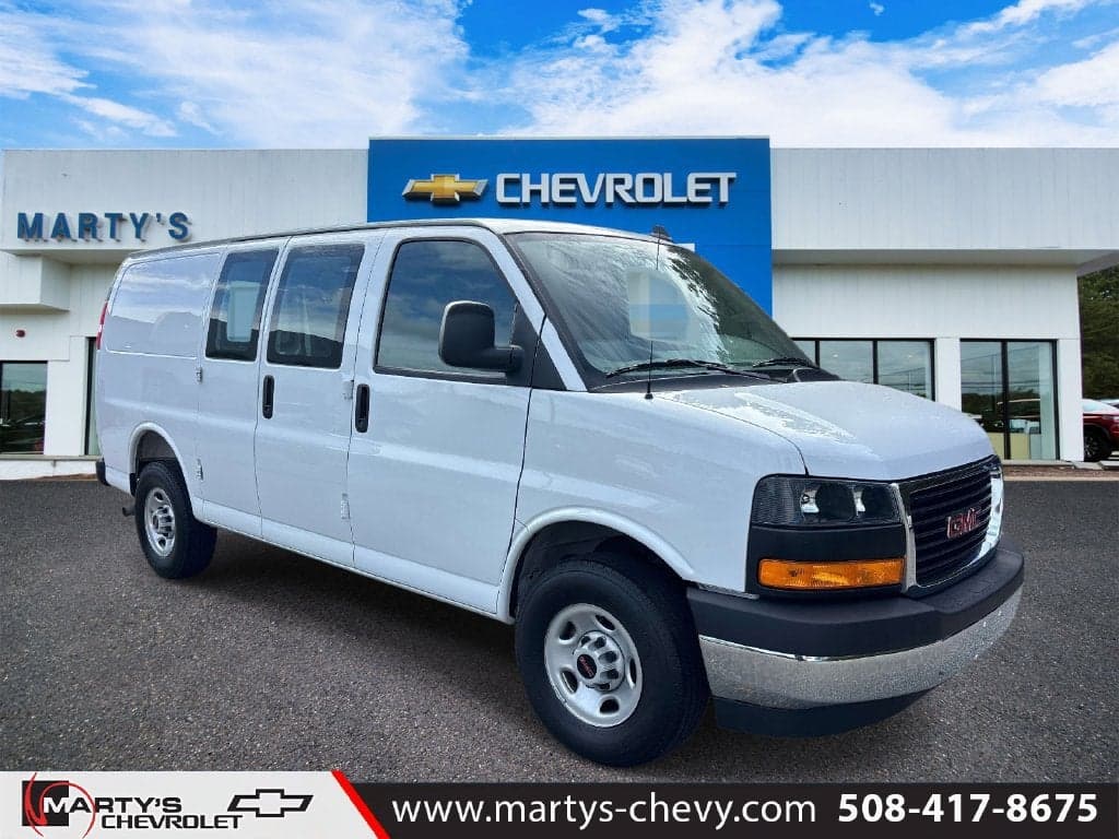2025 GMC Savana Cargo Van Base — photo 1 of 5