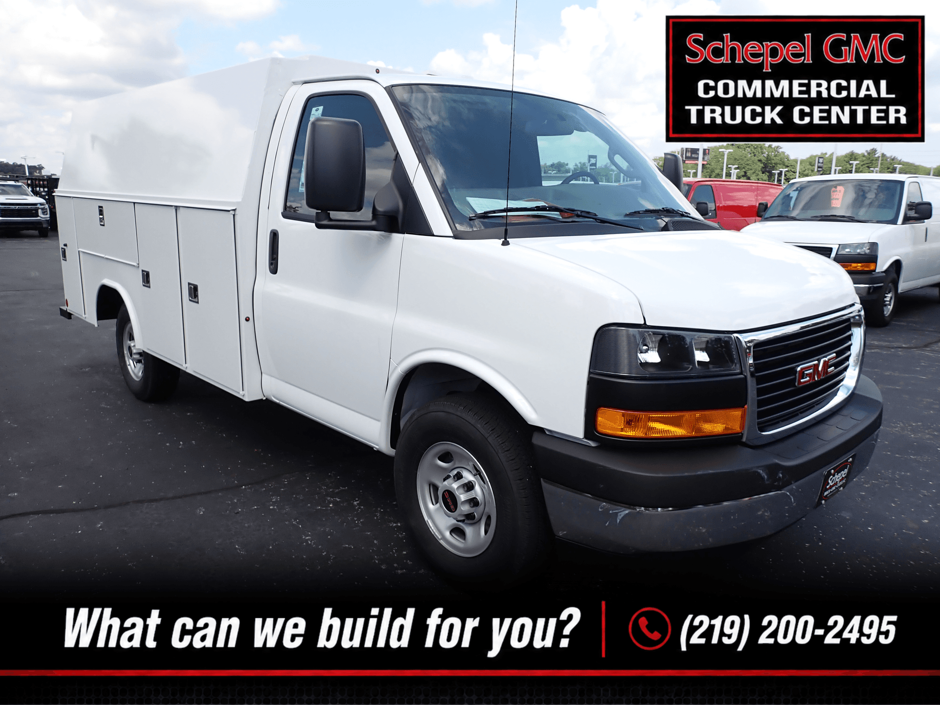 2026 GMC Savana Cutaway 3500 1WT — photo 1 of 32
