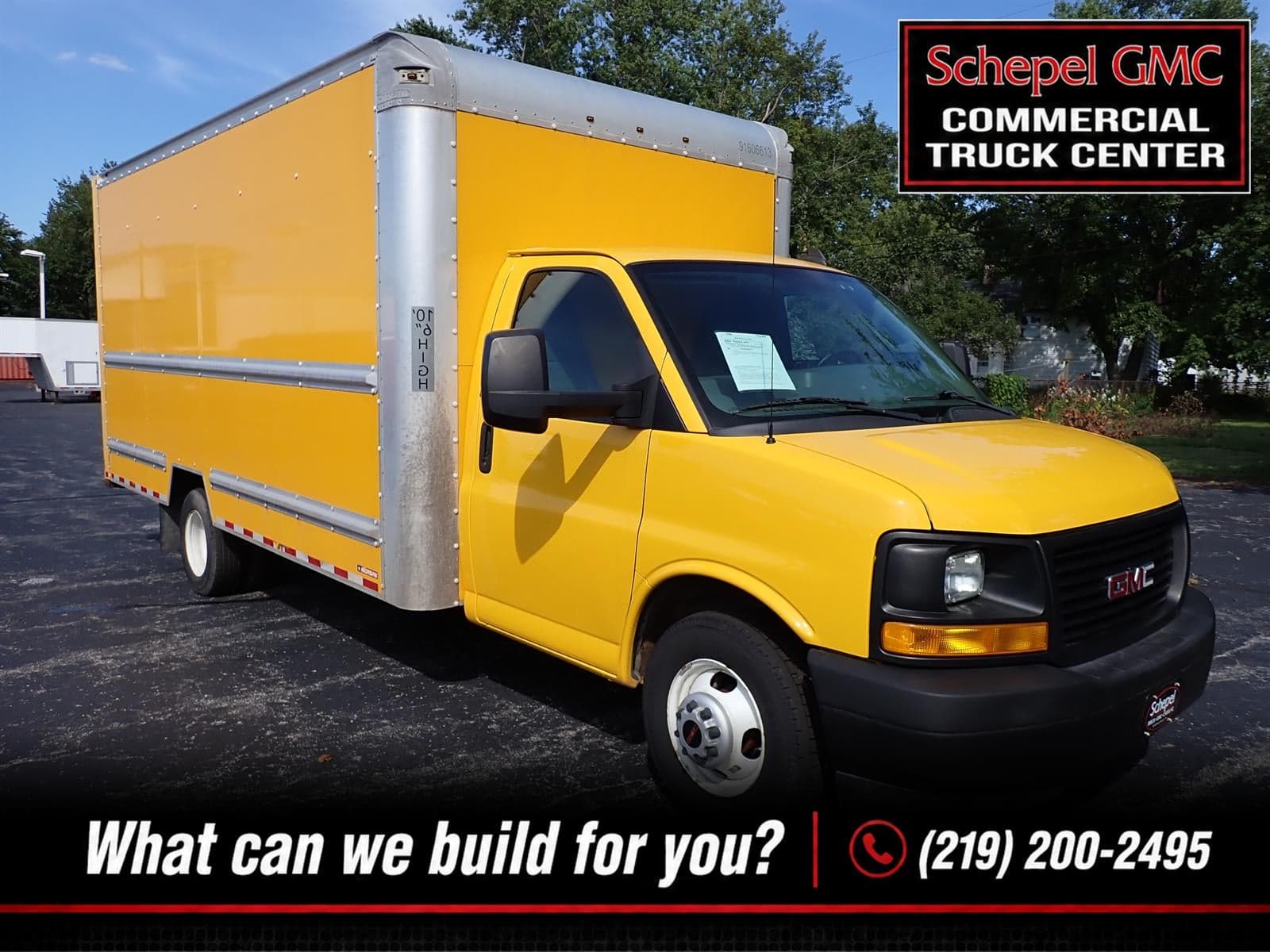2017 GMC Savana Commercial Cutaway Base — photo 1 of 25