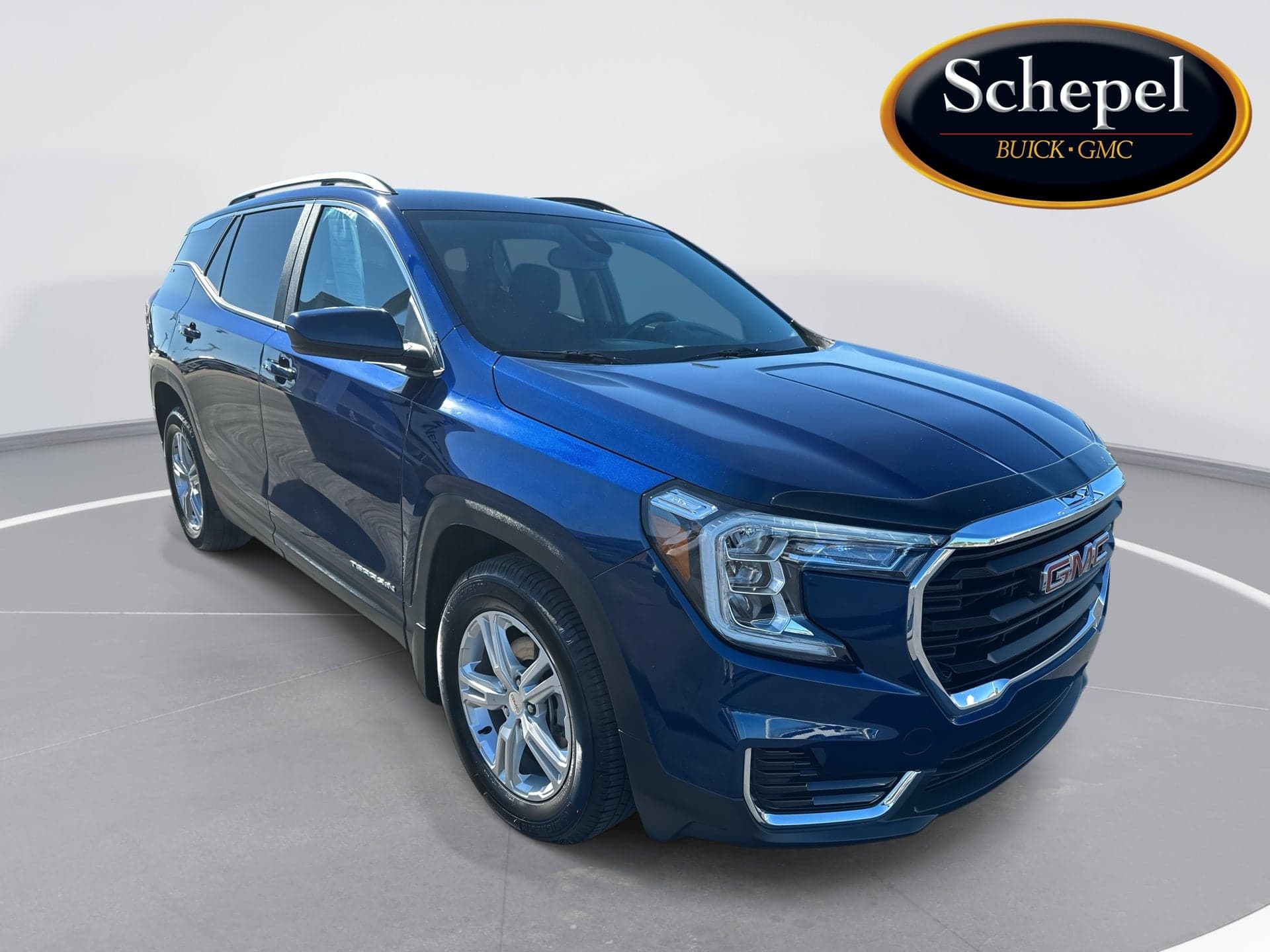 2022 GMC Terrain SLE — photo 1 of 5