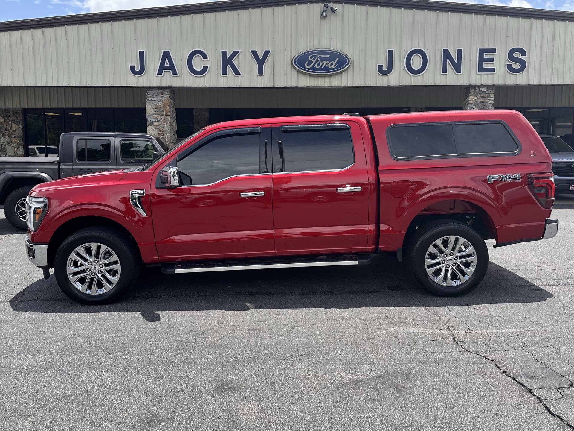 2025 Ford F-150 LARIAT — photo 1 of 30