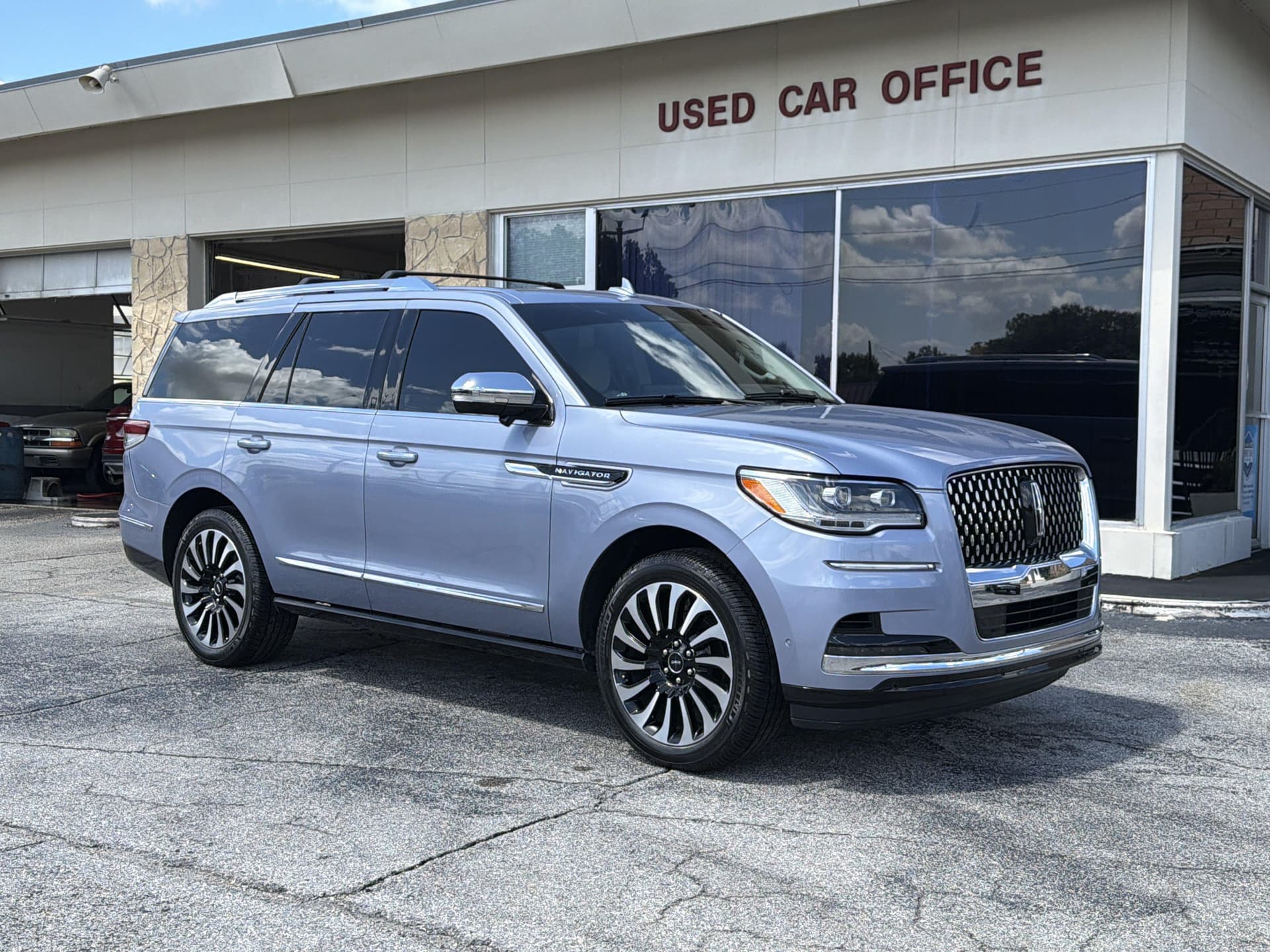 2022 Lincoln Navigator Black Label — photo 1 of 38