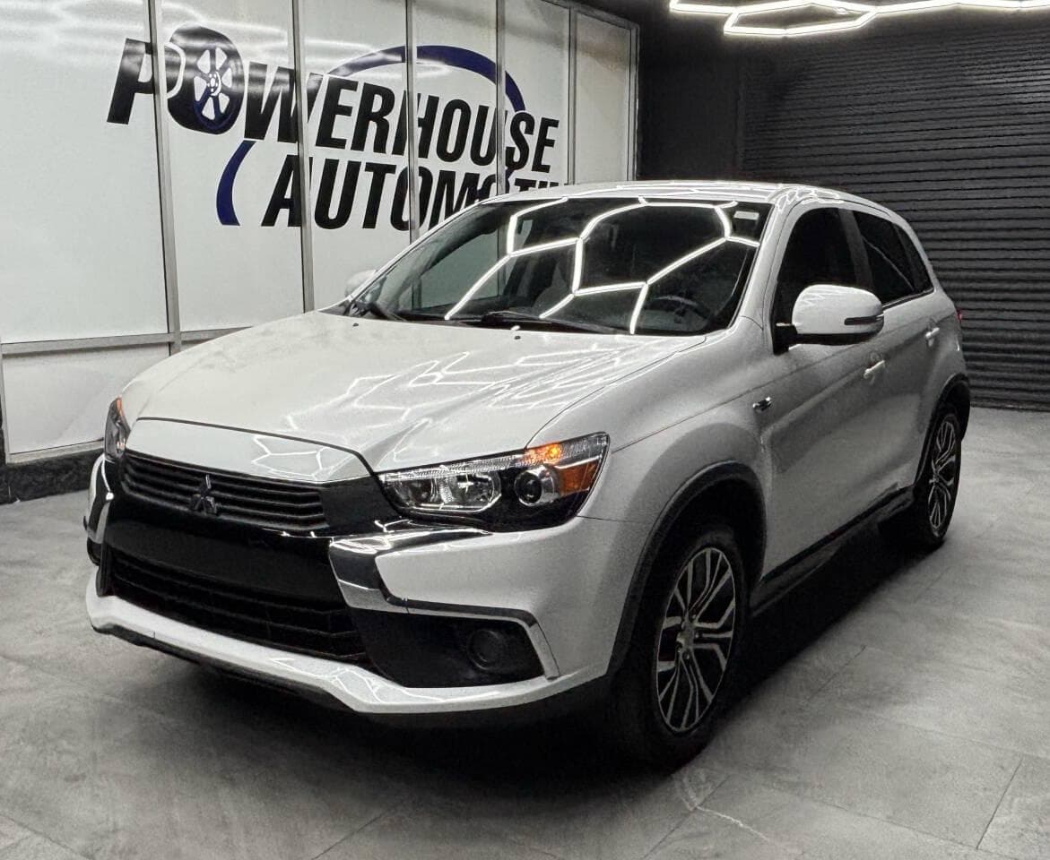 2017 Mitsubishi Outlander 2.0 LE — photo 1 of 35