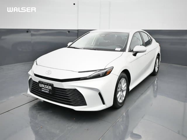 2025 Toyota Camry LE — photo 1 of 42