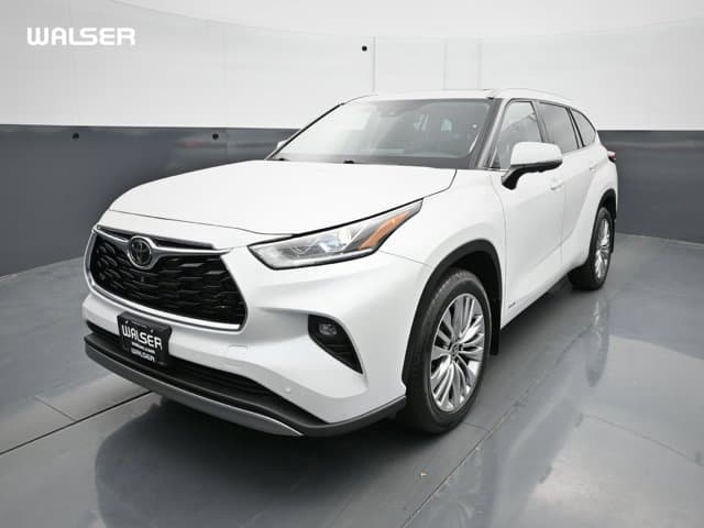 2025 Toyota Highlander Hybrid Platinum — photo 1 of 50
