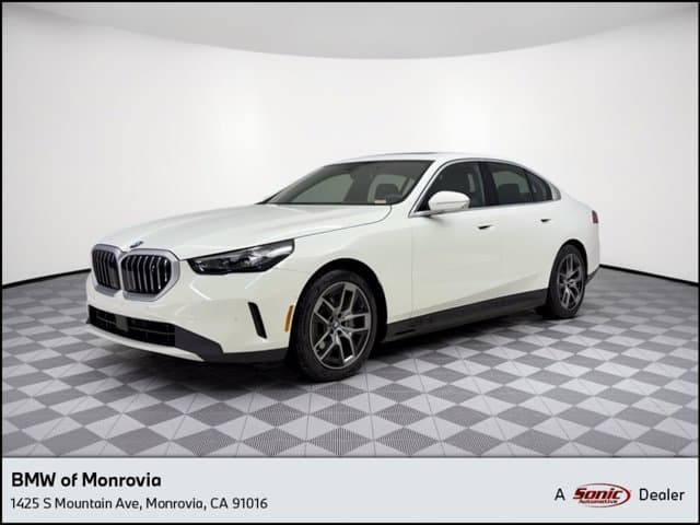 2024 BMW i5 eDrive40 — photo 1 of 12