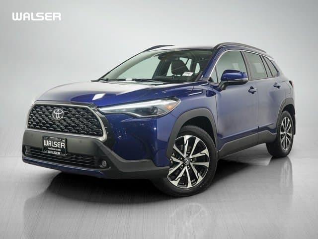 2022 Toyota Corolla Cross XLE — photo 1 of 30