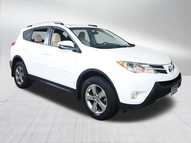 2015 Toyota RAV4 XLE — photo 1 of 33