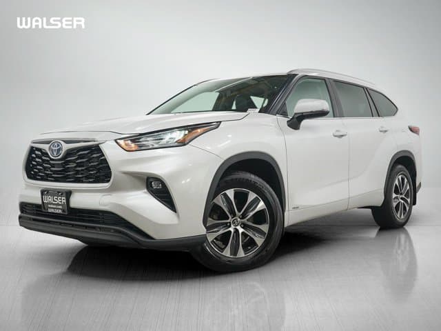 2024 Toyota Highlander Base — photo 1 of 31