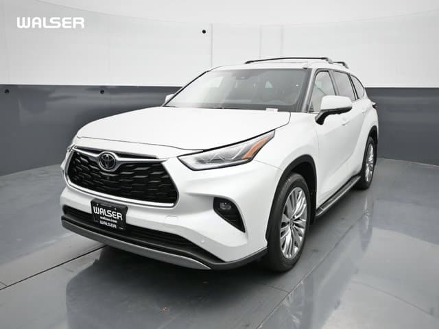 2025 Toyota Highlander Platinum — photo 1 of 46