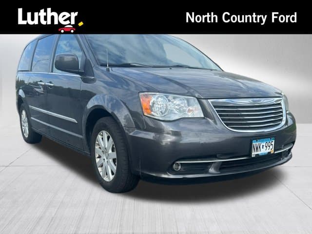 2016 Chrysler Town & Country Touring — photo 1 of 11