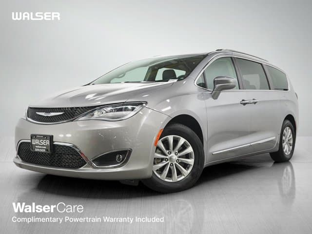 2018 Chrysler Pacifica Touring L — photo 1 of 31