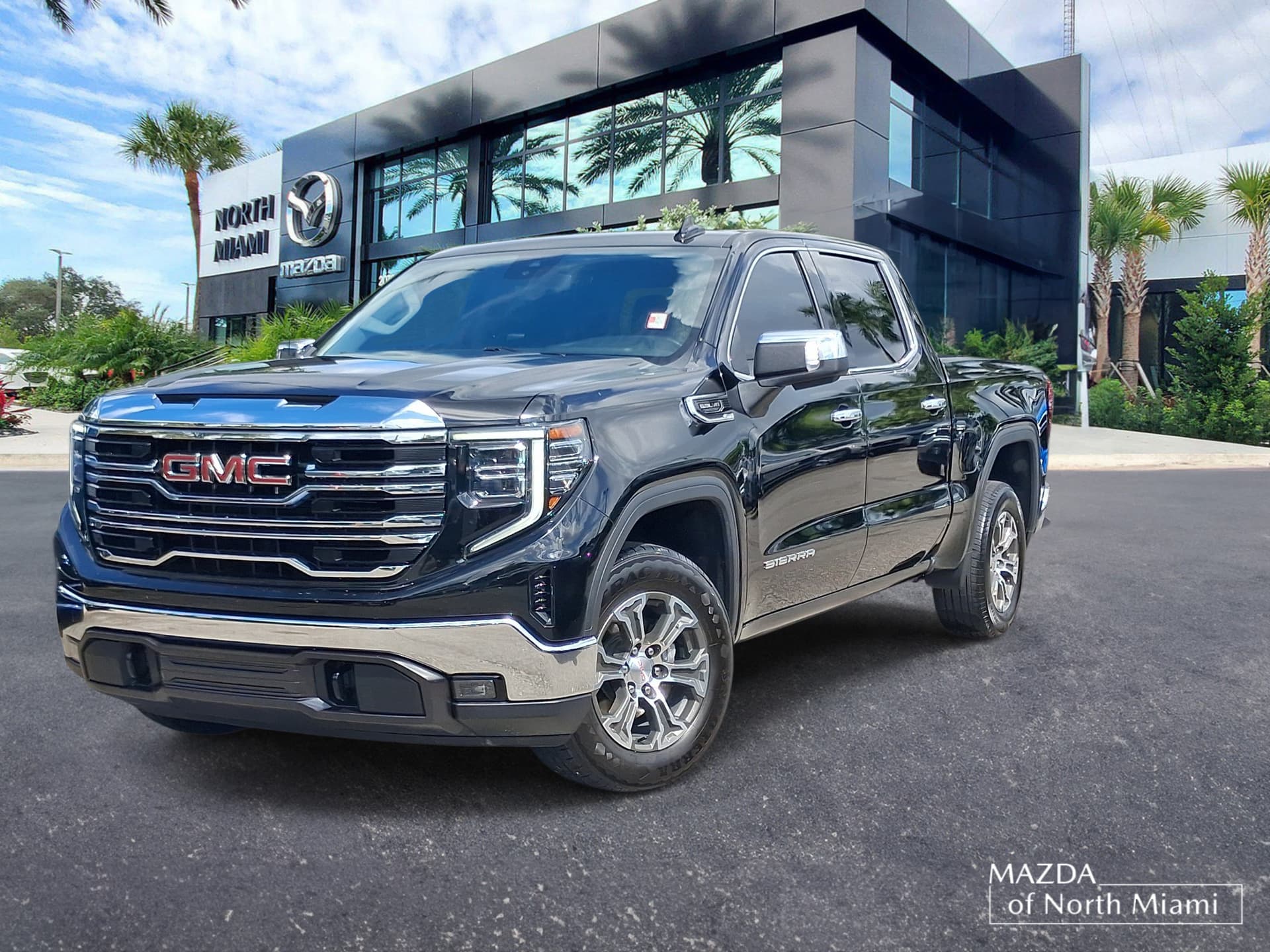 2025 GMC Sierra 1500 SLT — photo 1 of 17