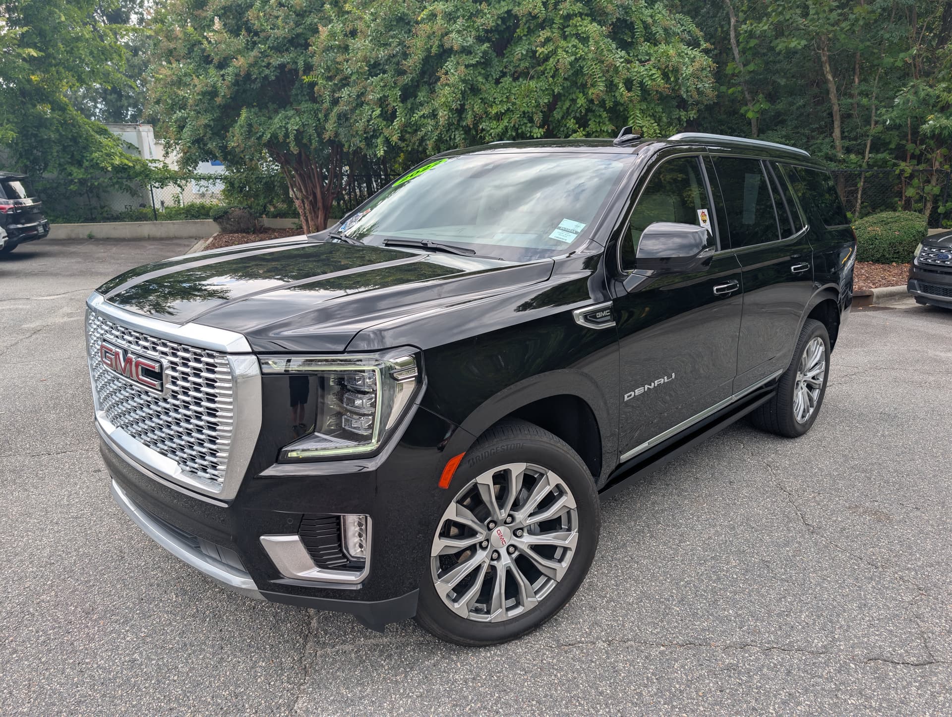 2022 GMC Yukon Denali — photo 1 of 32