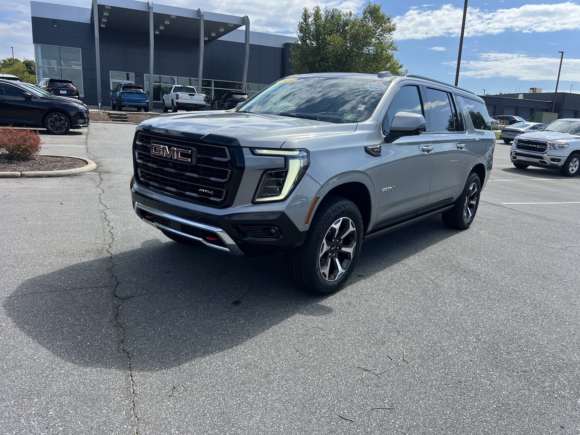 2025 GMC Yukon XL AT4 Ultimate — photo 1 of 33