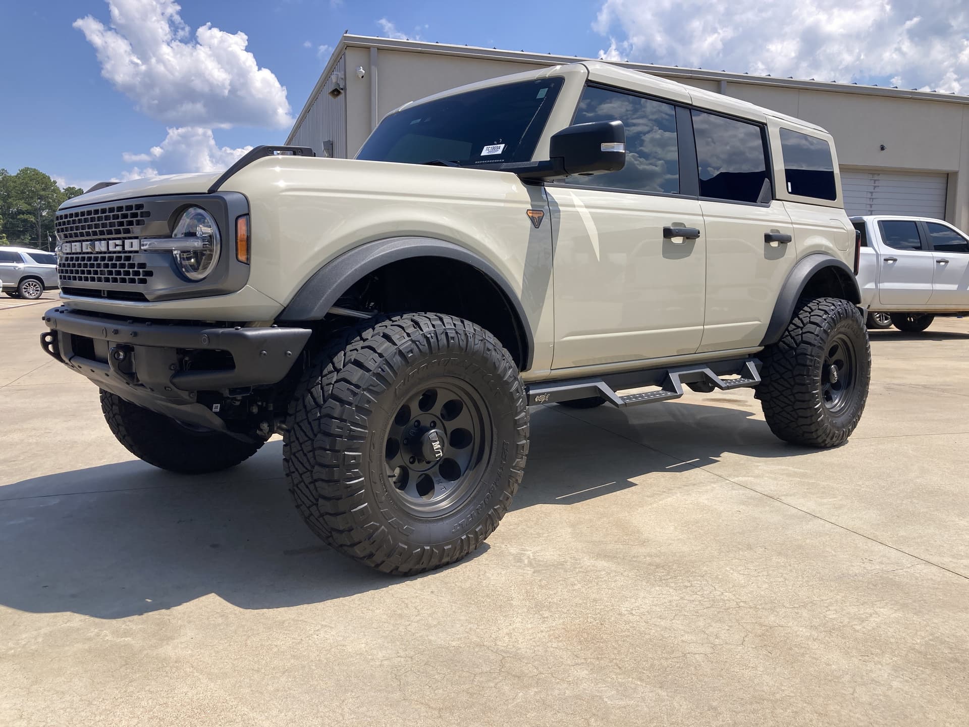 2025 Ford Bronco Badlands — photo 1 of 4