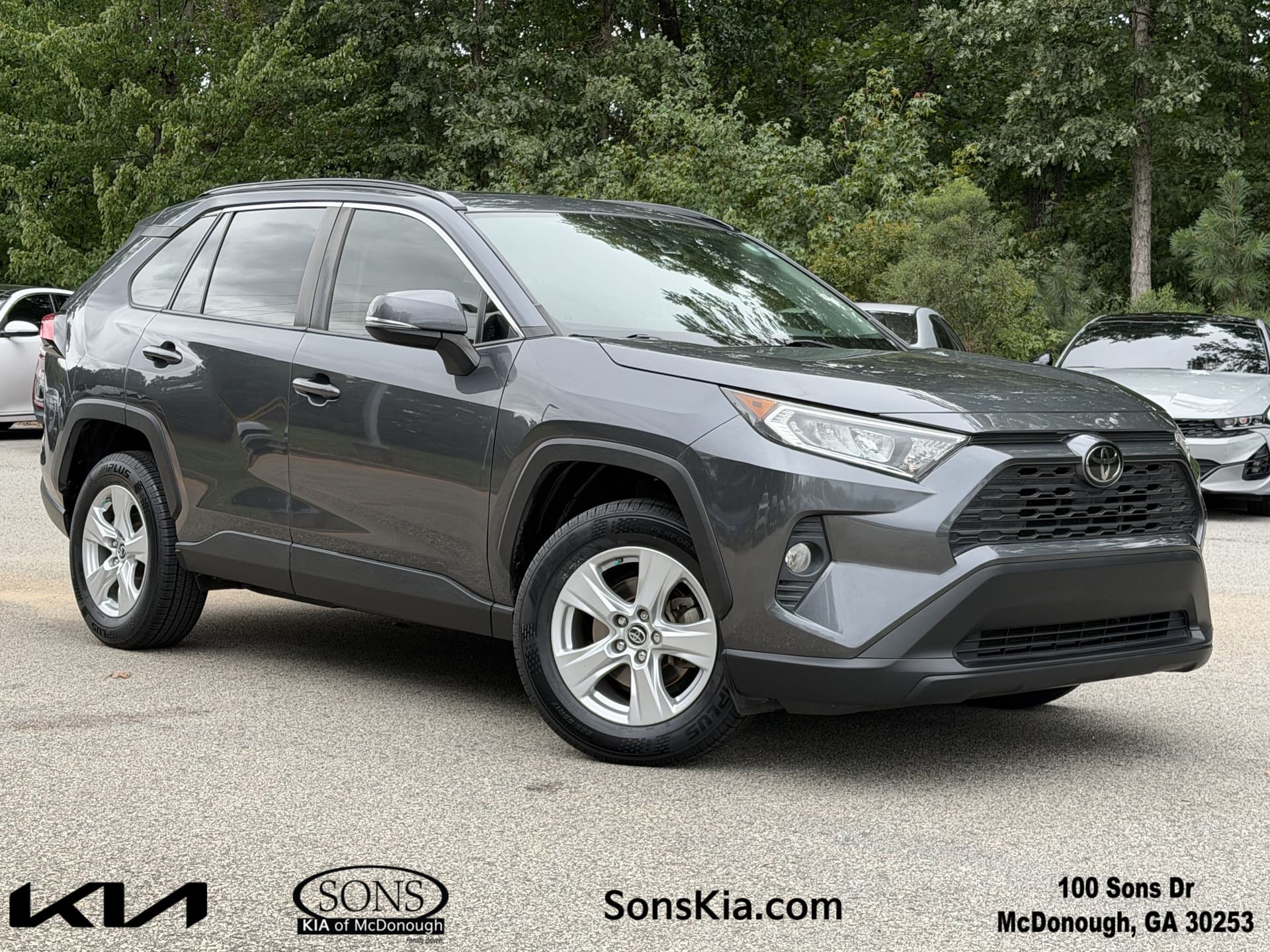 2019 Toyota RAV4 XLE — photo 1 of 33