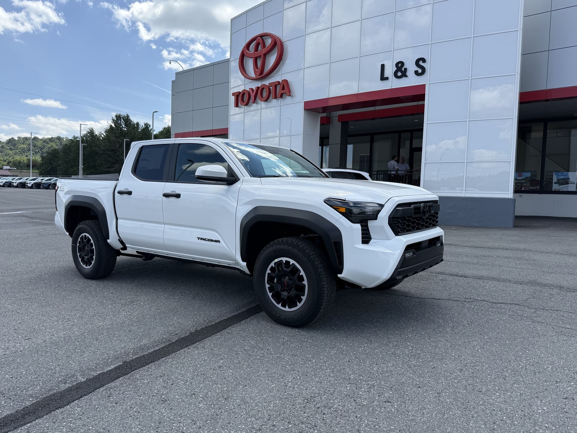 2026 Toyota Tacoma TRD Off-Road — photo 1 of 33