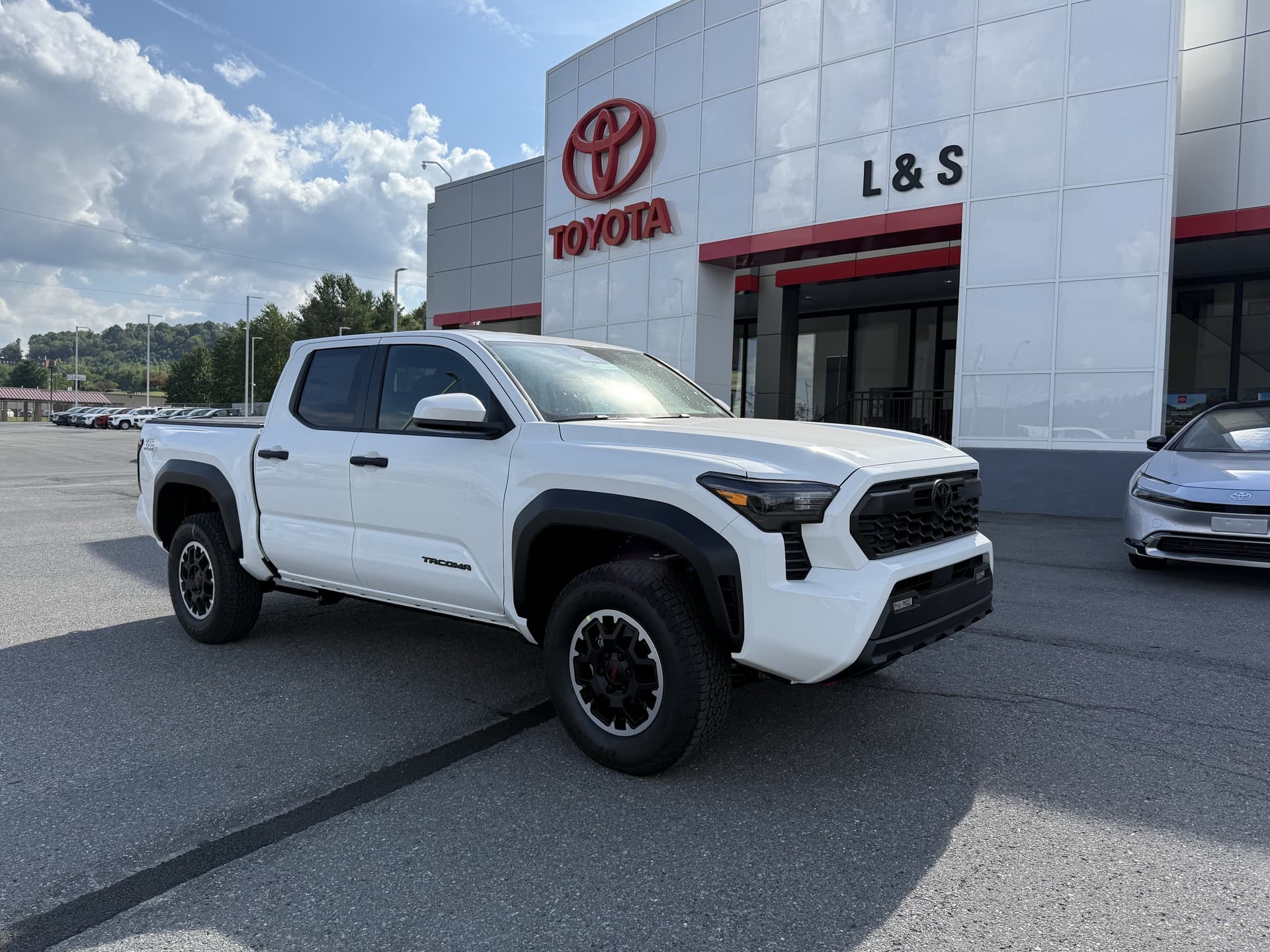2026 Toyota Tacoma 4WD TRD Off Road — photo 1 of 31