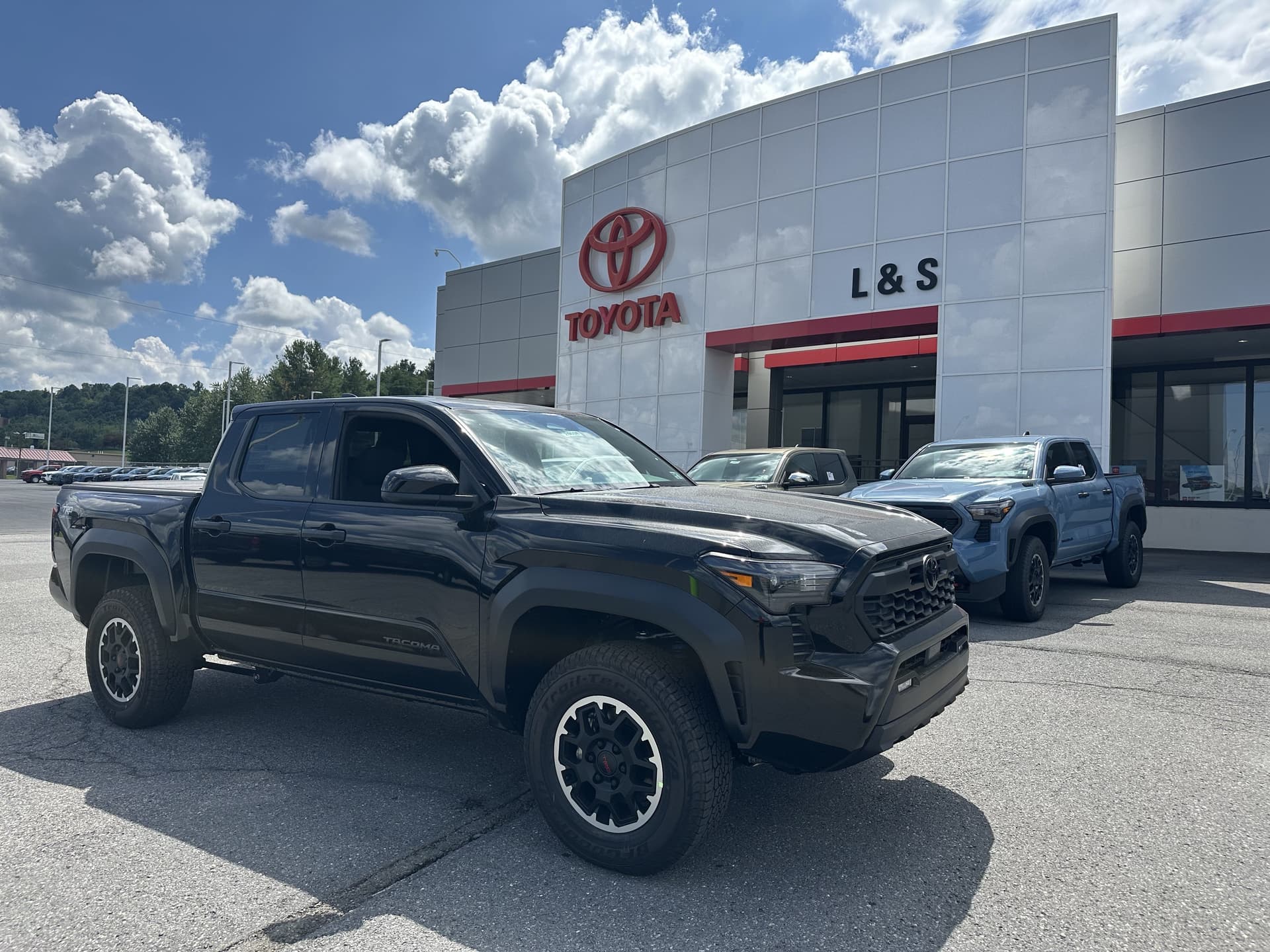 2026 Toyota Tacoma TRD Off-Road — photo 1 of 33