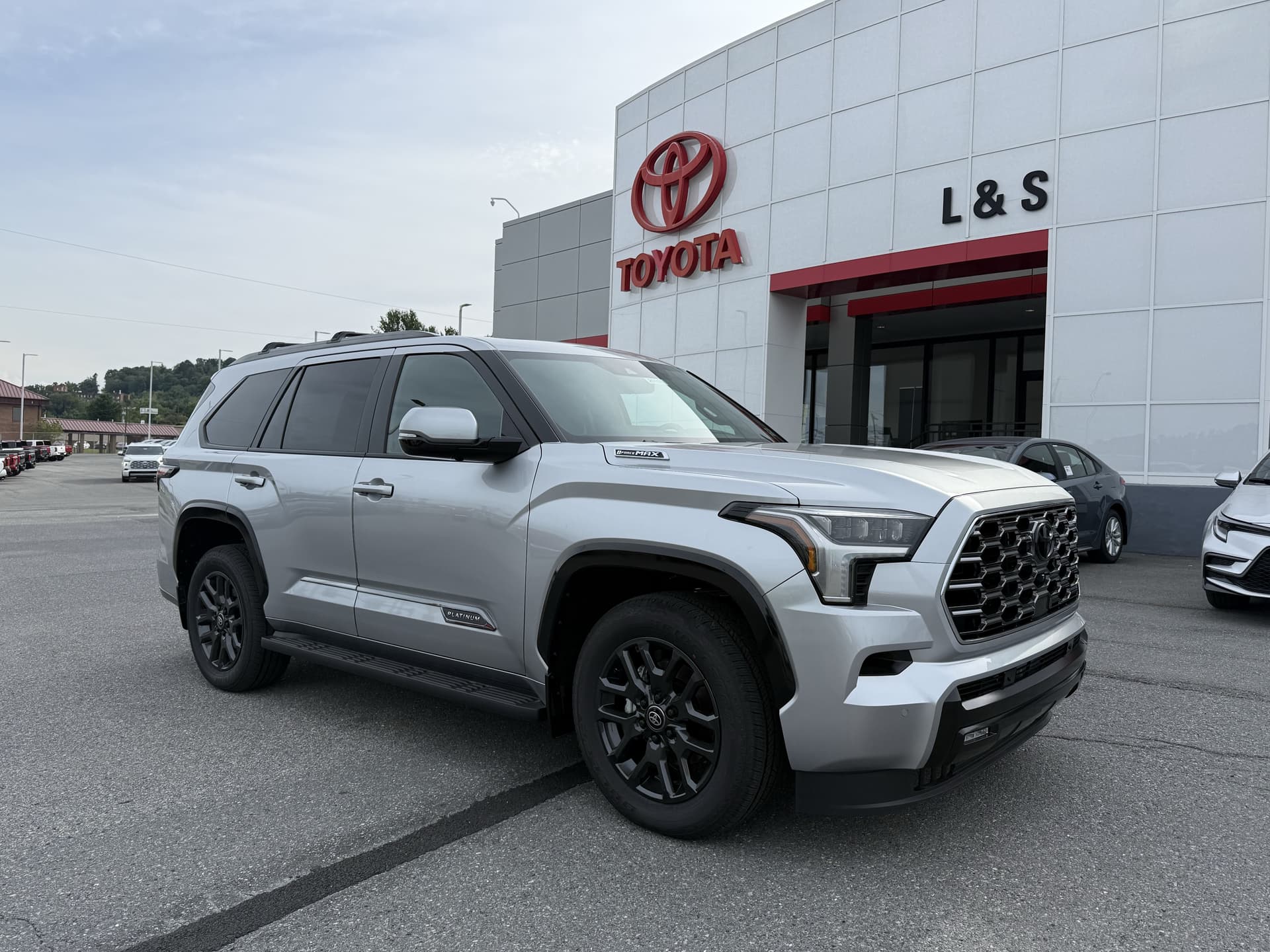 2026 Toyota Sequoia Platinum — photo 1 of 33