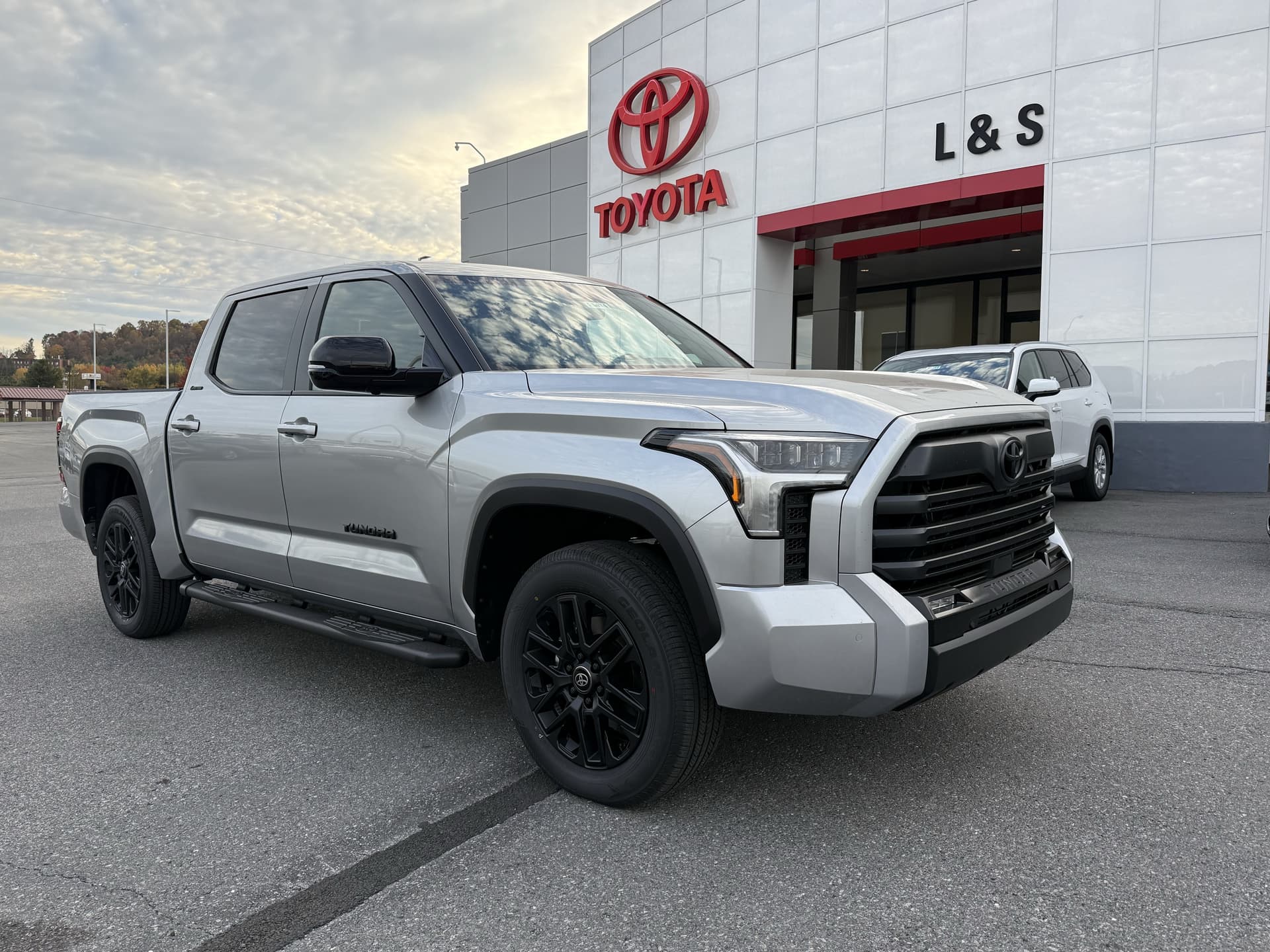2026 Toyota Tundra 4WD Limited — photo 1 of 11