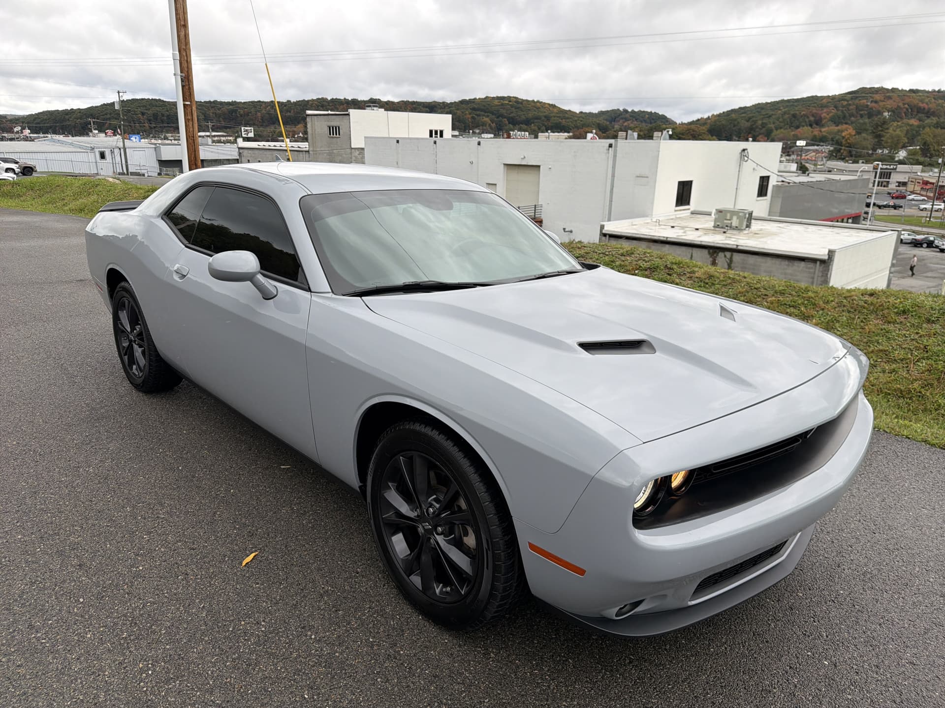 2022 Dodge Challenger SXT — photo 1 of 5