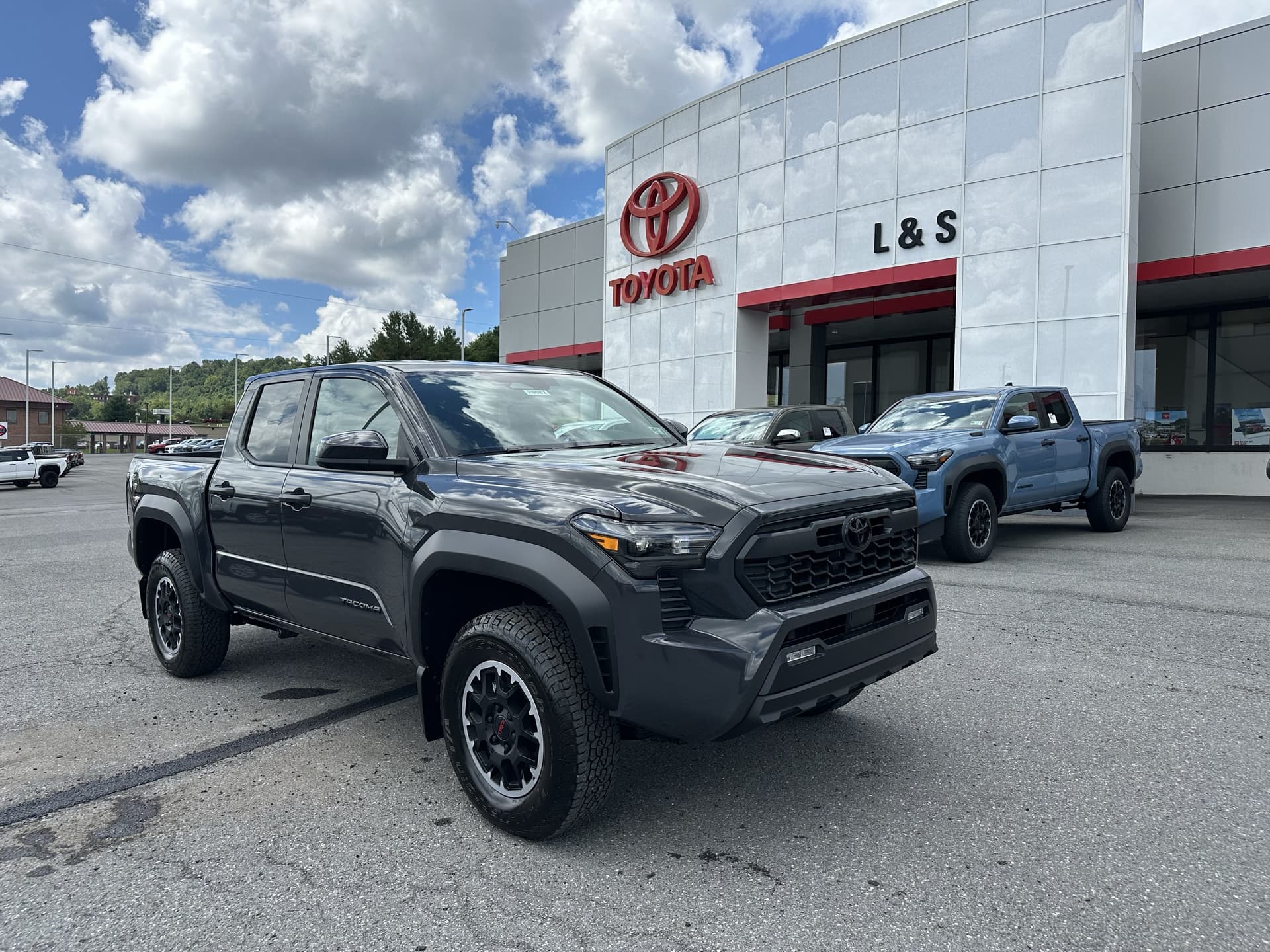 2026 Toyota Tacoma TRD Off-Road — photo 1 of 32