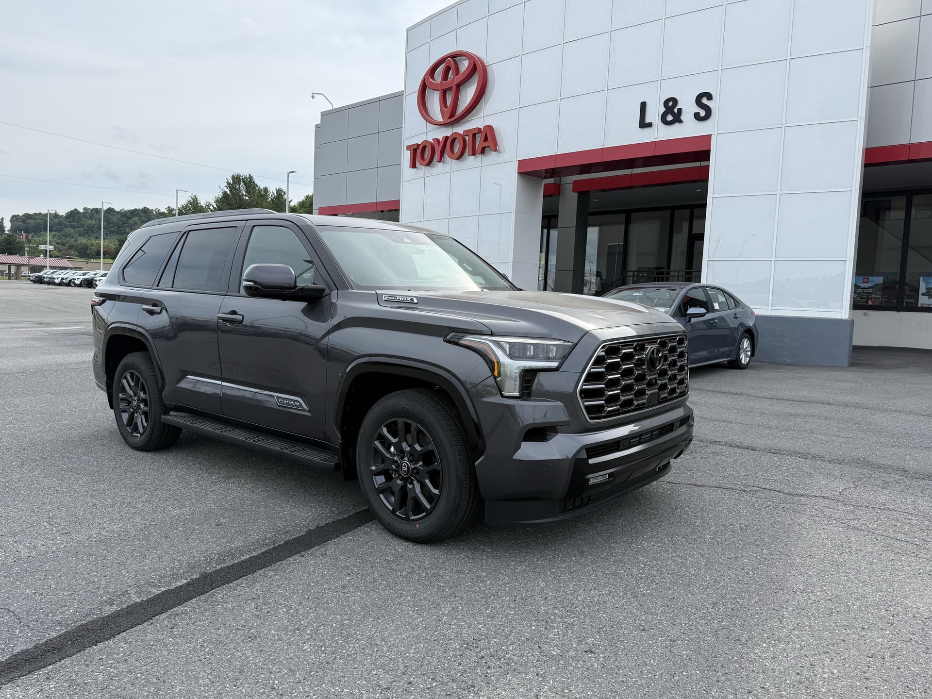 2026 Toyota Sequoia Platinum — photo 1 of 34