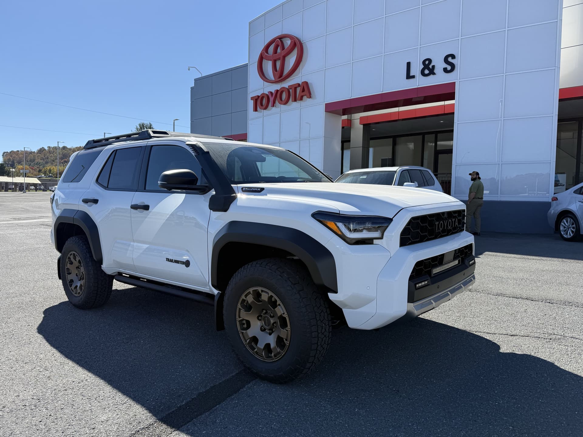 2026 Toyota 4Runner Hybrid Trailhunter — photo 1 of 33
