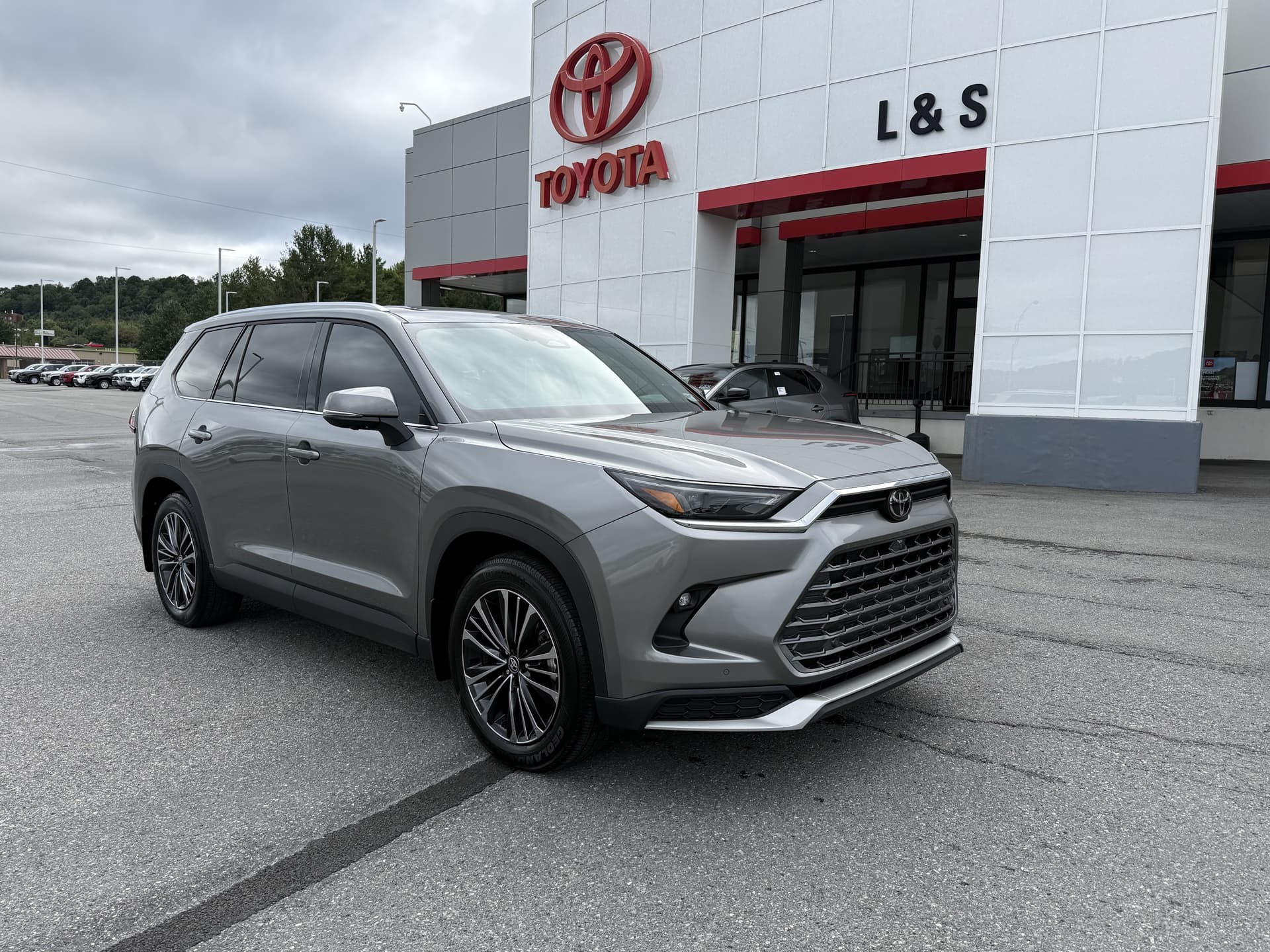 2026 Toyota Grand Highlander Base — photo 1 of 15