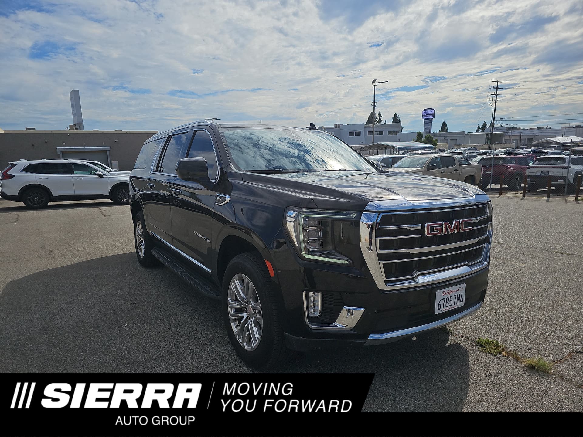 2021 GMC Yukon XL SLT — photo 1 of 9