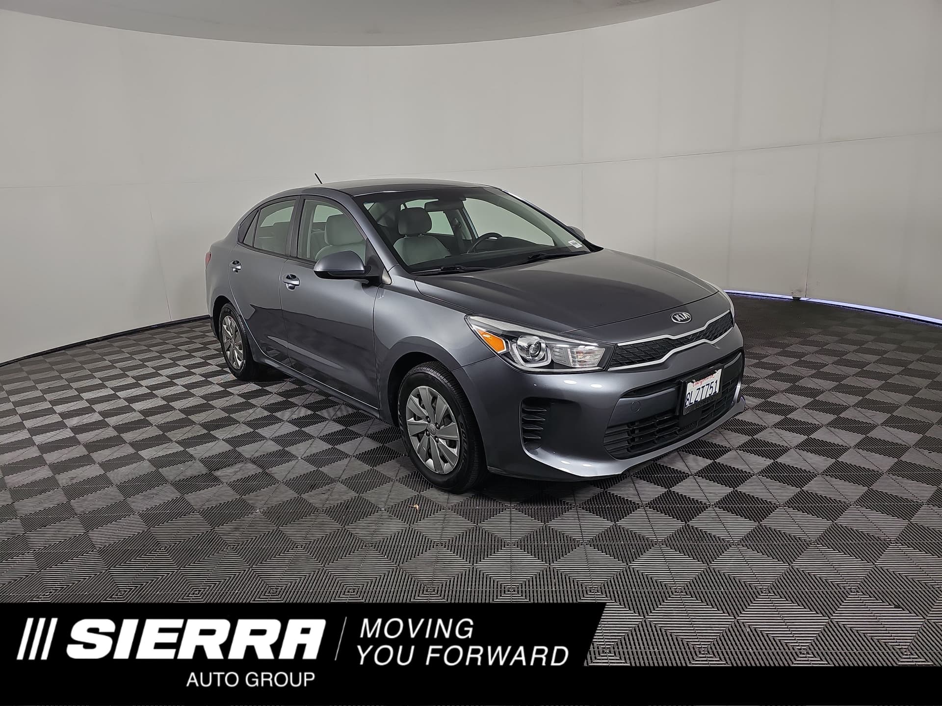 2019 Kia Rio Base — photo 1 of 33